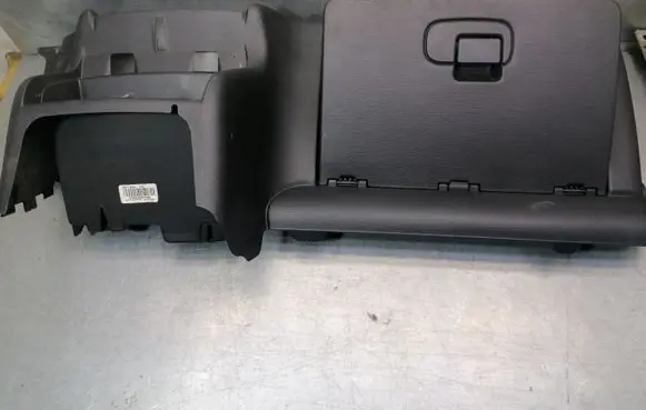 Chrysler Sebring (ST-22 - JR) Glove box