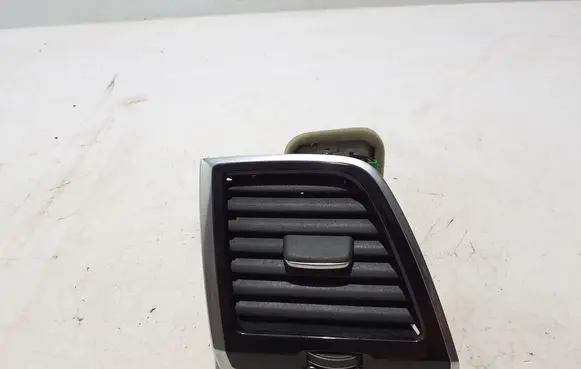 Volvo XC90 Dashboard side air vent grill/cover trim 32219345