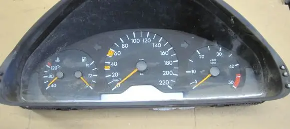 Mercedes-Benz E W210 Speedometer (instrument cluster) 2105401248