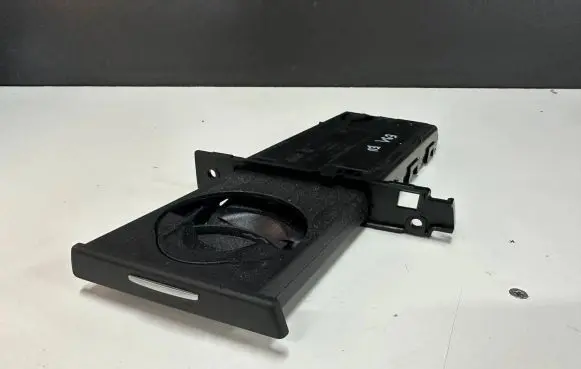 BMW 3 E90 E91 Cup holder 22167210 0101 7127461
