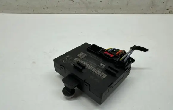 Audi A3 S3 8V Door control unit/module 5Q0959595B