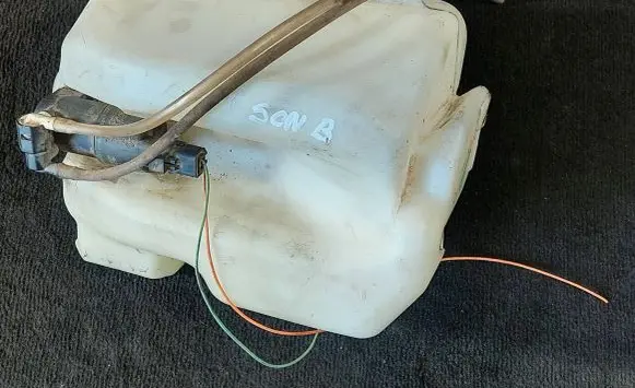 Renault Scenic II - Grand scenic II Windshield washer fluid reservoir/tank 8200104705 8200104706