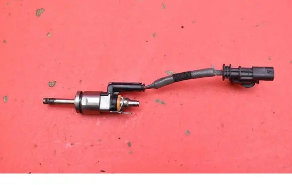 Volvo V60 Fuel injector 32140073