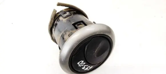 Nissan Note (E11) Dash center air vent grill