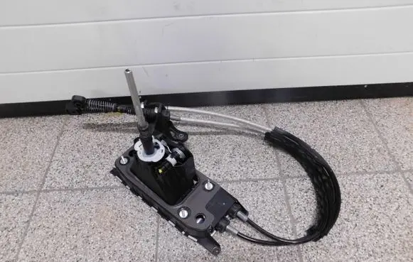 Volkswagen Polo VI Gear selector/shifter in gearbox 2Q0711049J