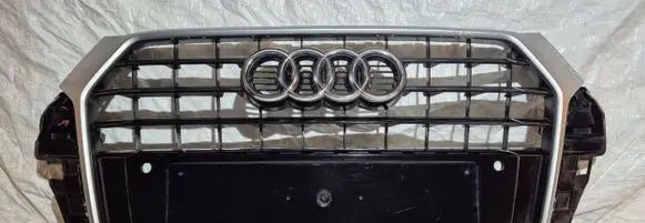 Audi Q3 8U Front bumper upper radiator grill E0E0E0P