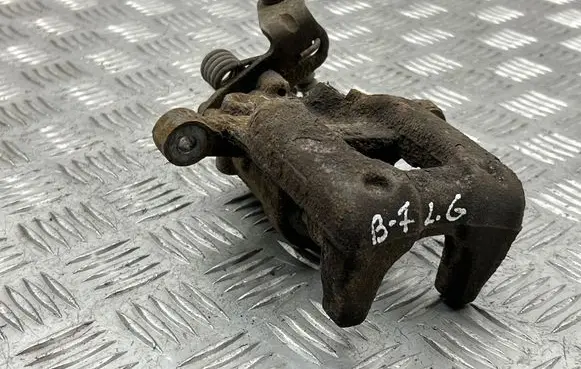Volkswagen PASSAT B7 Rear brake caliper