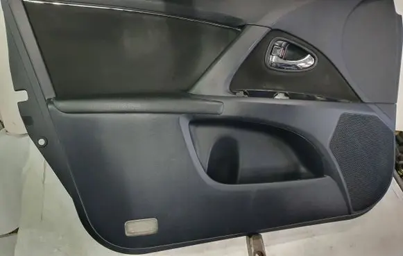 Toyota Avensis T270 Front door card panel trim 6777805040
