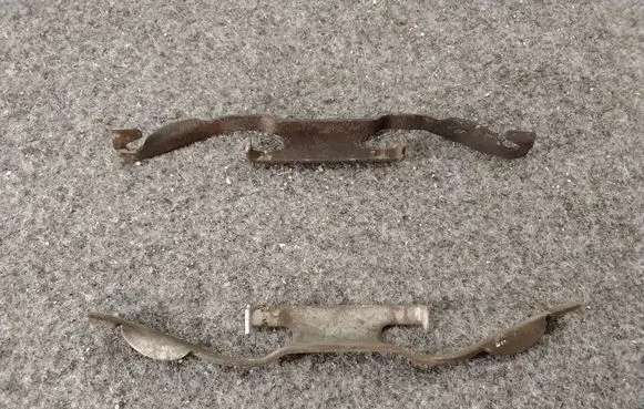 Jaguar XF X250 Front brake pad spring
