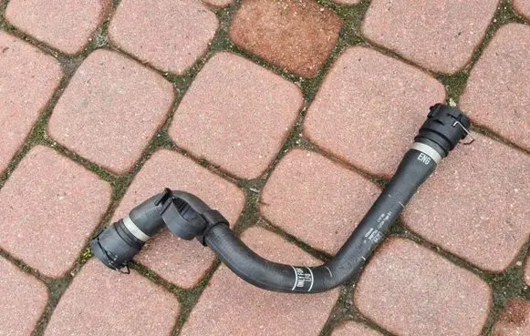 Opel Insignia B Engine coolant pipe/hose 39097764