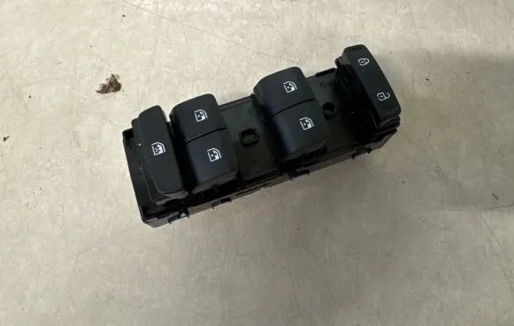 Hyundai Tucson IV NX4 Electric window control switch 93571n79004x