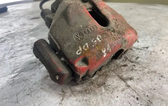 Volkswagen PASSAT B5 Front brake caliper