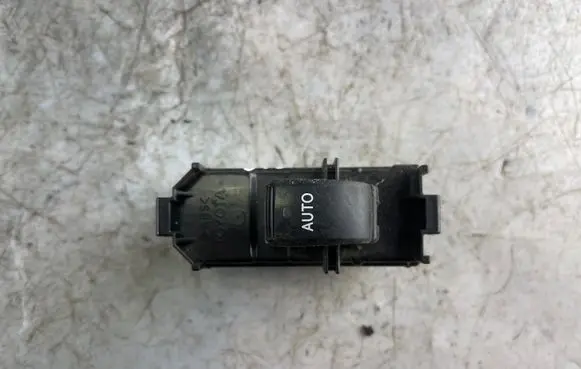 Toyota Corolla Verso E121 Electric window control switch 8403013031