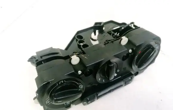 Volkswagen Golf V Climate control unit