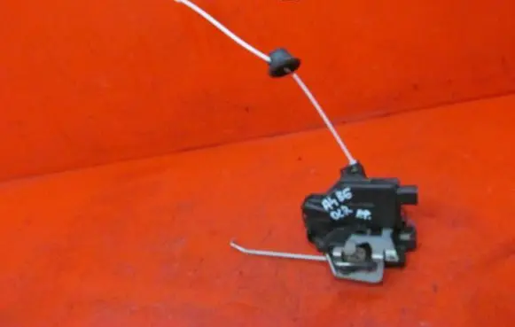 Audi A4 S4 B6 8E 8H Front door lock 4B1837016E