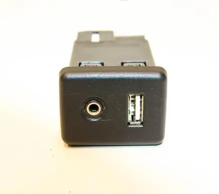 Opel Astra K AUX in-socket connector 13599456