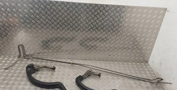 Toyota Avensis T270 Tailgate/trunk/boot hinge 