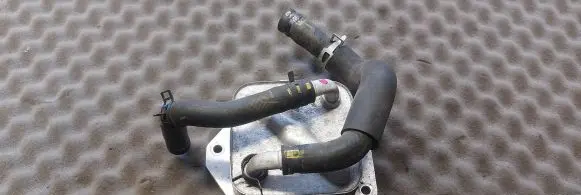 Mazda 3 III Oil filter mounting bracket