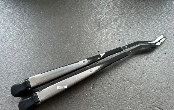 Nissan Patrol Y60 Front wiper blade arm 2888006J05 2888506J05