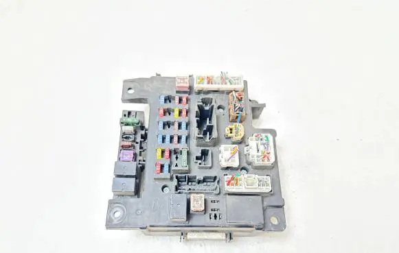 Mitsubishi Outlander Fuse module 8637A318 519087902 L8637001A