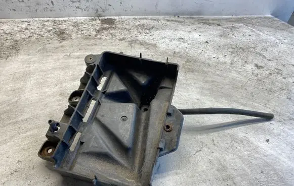 Skoda Fabia Mk1 (6Y) Battery tray 6q0915331