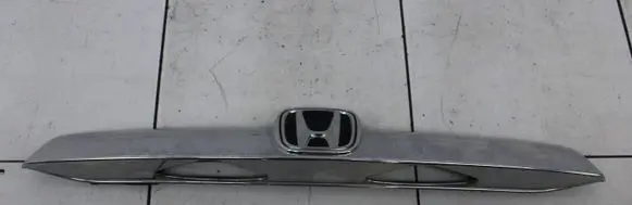 Honda CR-V Trunk door license plate light bar 