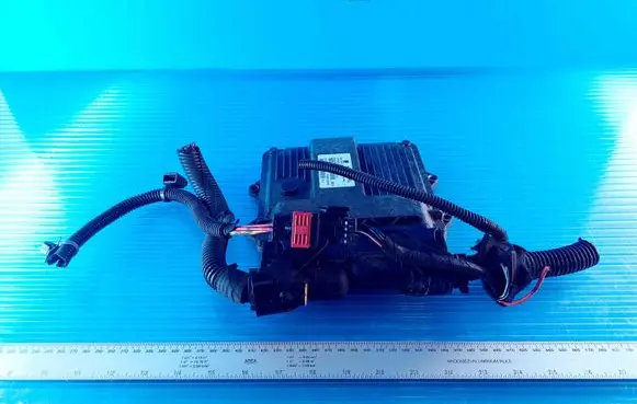 Opel Combo C Air suspension control unit module (rear) 55566401 D032 7160013306