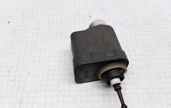 Opel Astra F Headlight level adjustment motor 