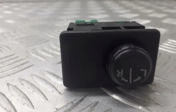 Nissan Primera Wing mirror switch