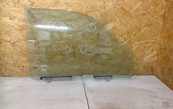 Mitsubishi Pajero Sport I Front door window glass four-door
