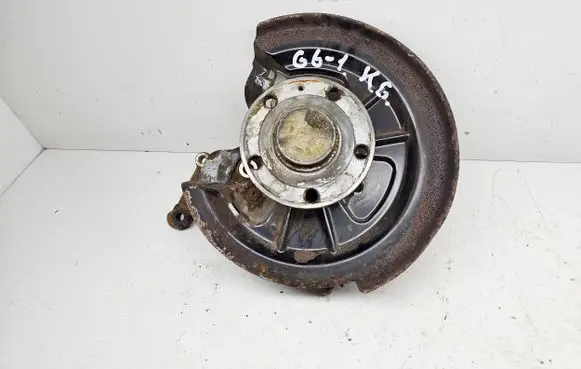 Volkswagen Golf VI Rear wheel hub