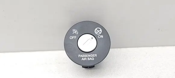 Hyundai Tucson TL Passenger airbag on/off switch 