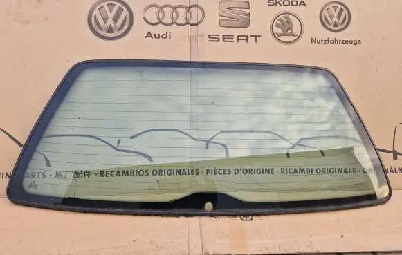 Volkswagen PASSAT B3 Rear windscreen/windshield window 333845499C 333845499 333845499B