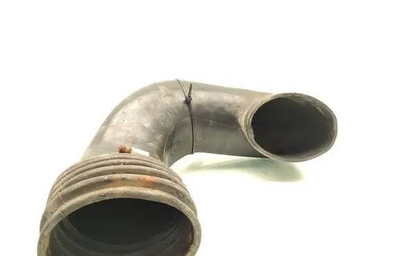 Mercedes-Benz W123 Air intake hose/pipe 1020941511