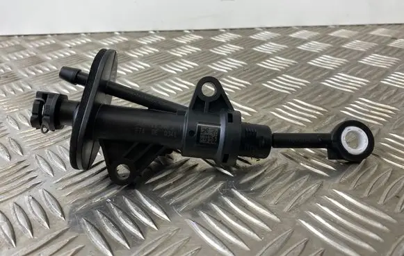 Audi A3 8Y Clutch master cylinder 5Q0721388J