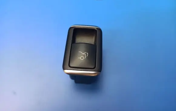 Tailgate opening switch