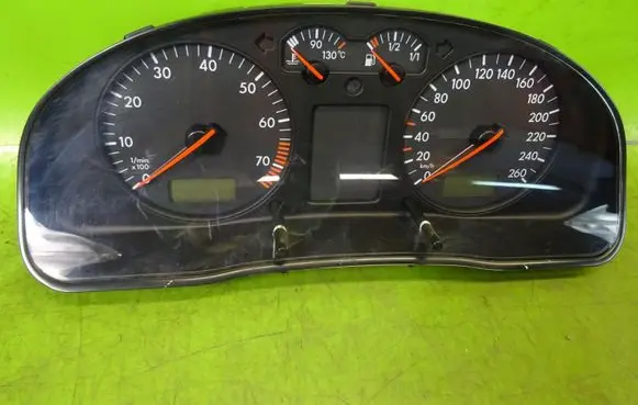 Volkswagen PASSAT B5 Speedometer (instrument cluster) 3B0919881F