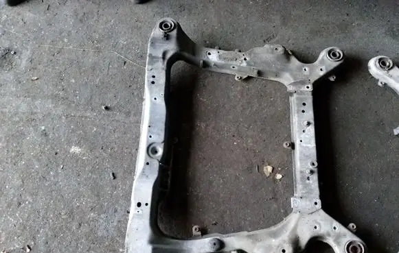 Volvo V70 Front axle beam 