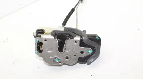 Chevrolet Orlando Rear door lock 13578243
