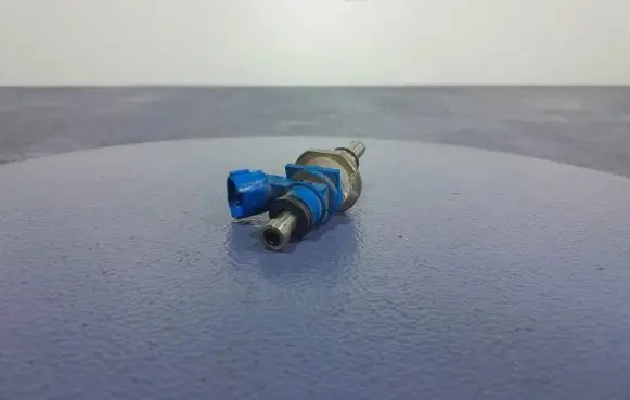 Mazda 6 Fuel injector E7T20271