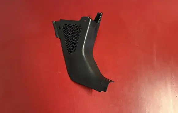 Foot area side trim