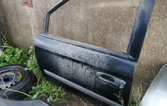 Chrysler Voyager Front door