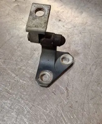 Volkswagen PASSAT B7 Front door upper hinge 3C0831401A