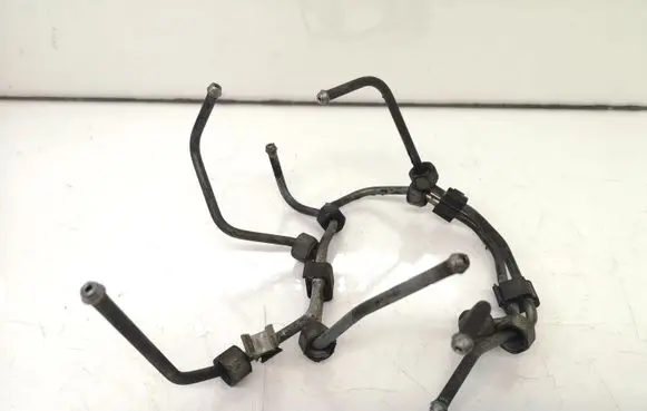Fuel injector supply line/pipe