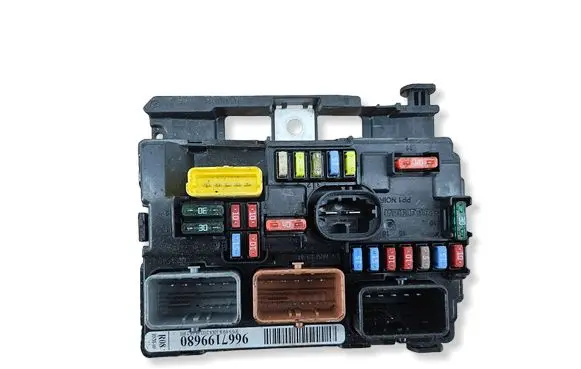 Citroen DS3 Fuse module 9667199680