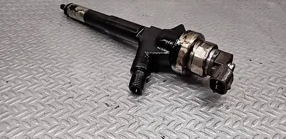 Opel Meriva B Fuel injector 55567729 11B37760