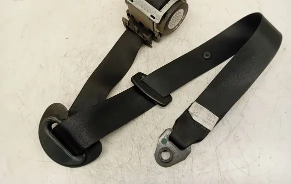 BMW 5 E60 E61 Front seatbelt
