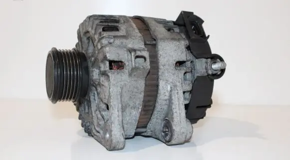 Hyundai i30 Generator/alternator 373002A850
