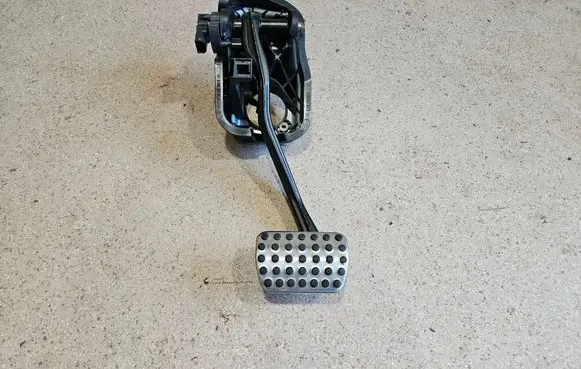 Mercedes-Benz E W238 Brake pedal A2052900618 A2052920100