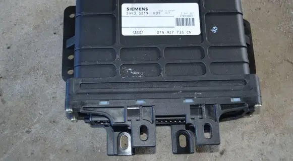 Audi A4 S4 B5 8D Gearbox control unit/module 01N927733CN 5WK33219 9708200697